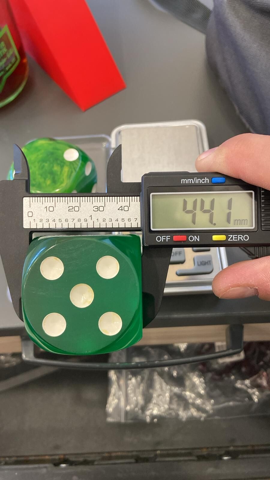 ŞEFFAF YEŞİL ZAR KATALİN