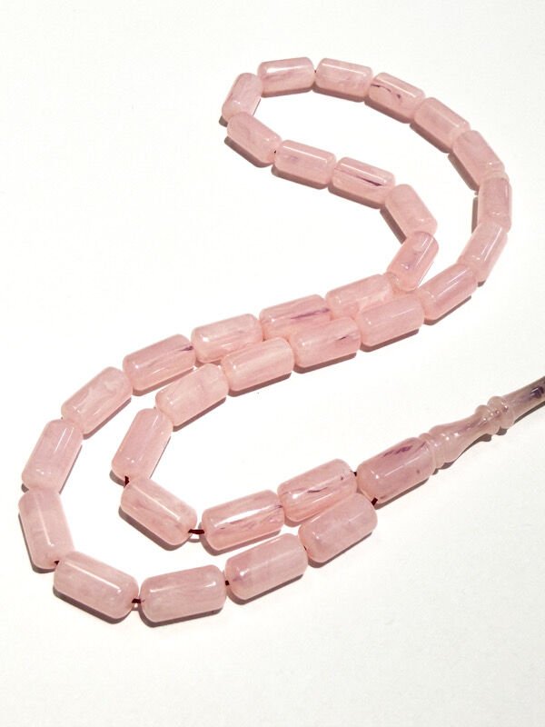 Eski Dönem Bilezik Objesinden Süzülen Pembe Hareli Katalin